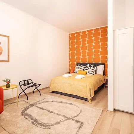 Apartmán Warm Elegance Retreat : 75 M2 Comfort Near New York Cafe Budapešť