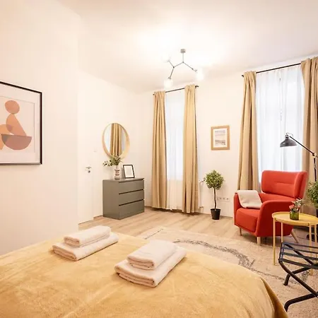 Apartmán Warm Elegance Retreat : 75 M2 Comfort Near New York Cafe