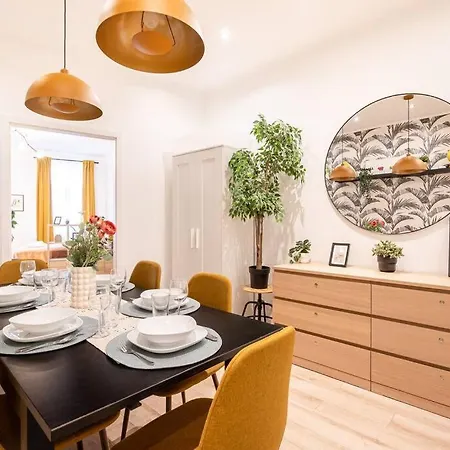 Warm Elegance Retreat : 75 M2 Comfort Near New York Cafe Appartement Boedapest