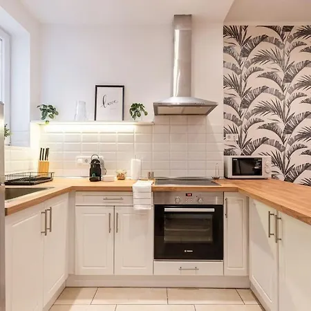 Warm Elegance Retreat : 75 M2 Comfort Near New York Cafe Appartement