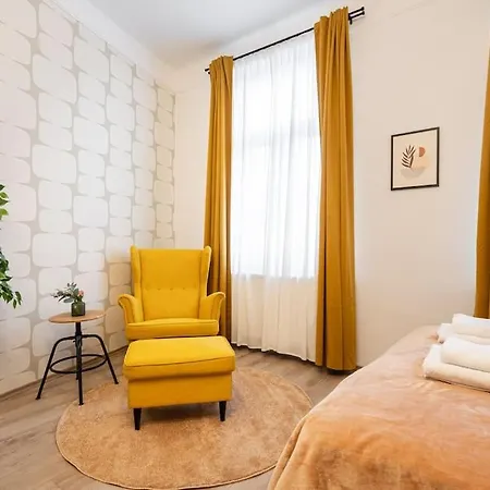 Apartmán Warm Elegance Retreat : 75 M2 Comfort Near New York Cafe Budapešť